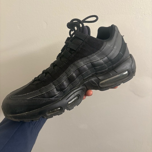 Nike Men's All-Black Air Max 95 Sneakers - Picture 2 of 5